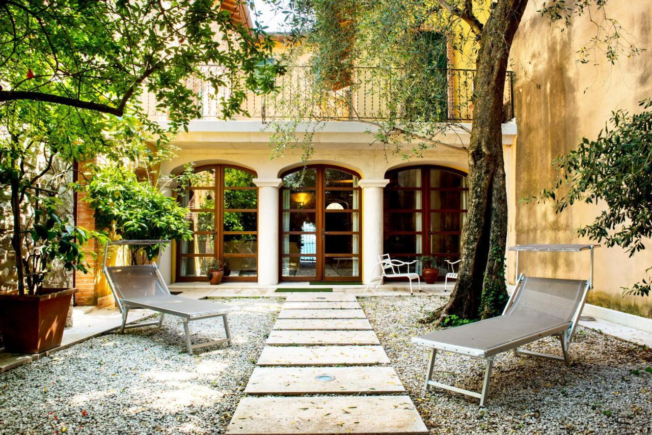 Villa Le Terrazze Torri Del Benaco Bagian luar foto