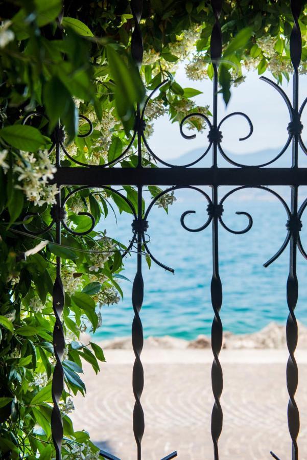 Villa Le Terrazze Torri Del Benaco Bagian luar foto